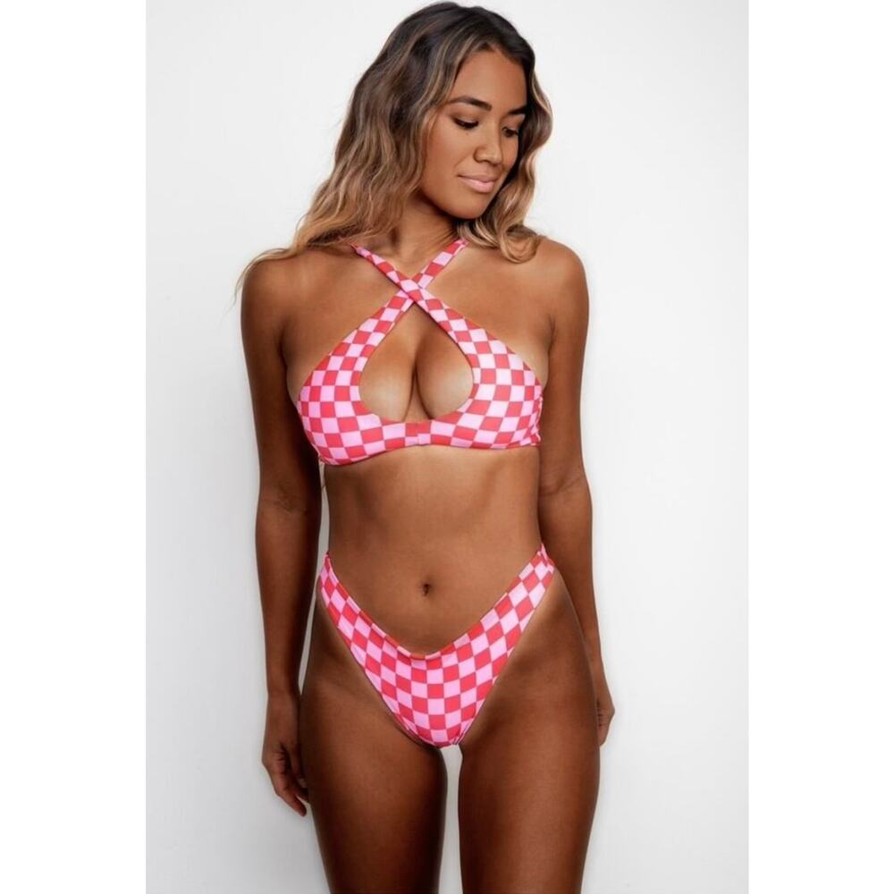 Skatie• ‘Jasmine’ Bikini Top in DAYTONA